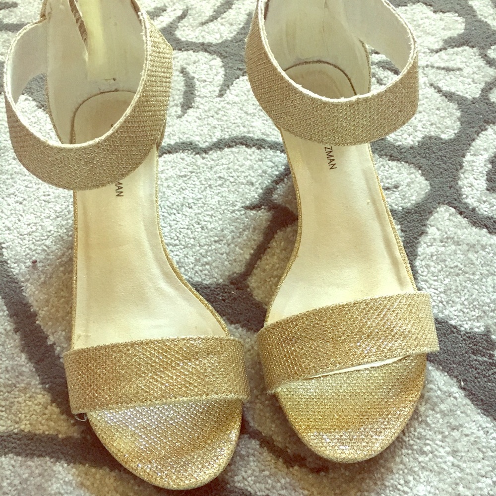 Stuart Weizmann gold shoes size 4
